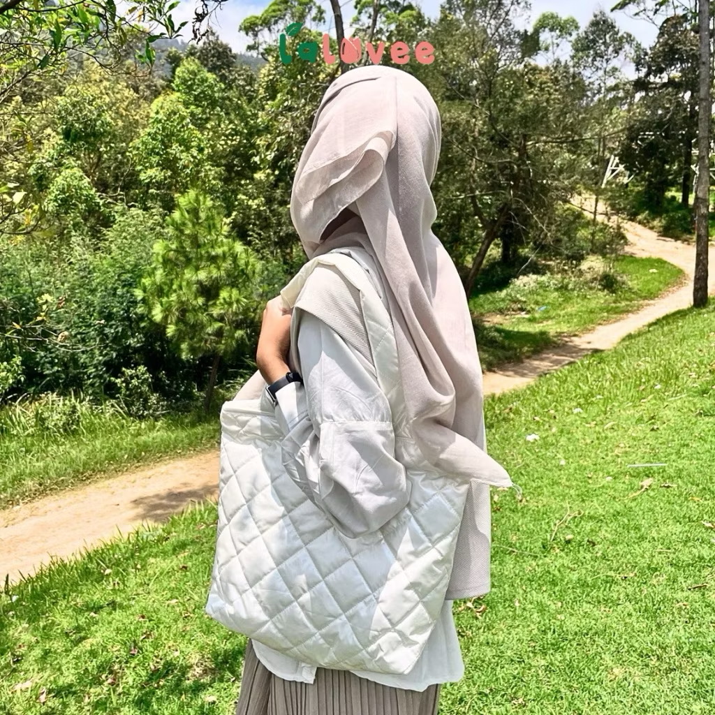 Foto Colorful Totebag Puffy Anti Air Fit Laptop 14 Inch