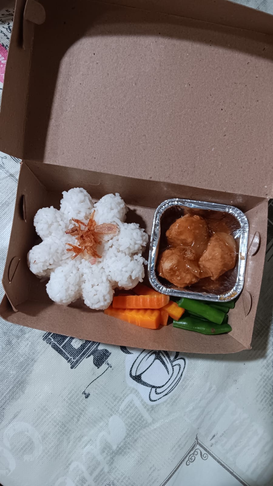 Nasi box ayam kreni