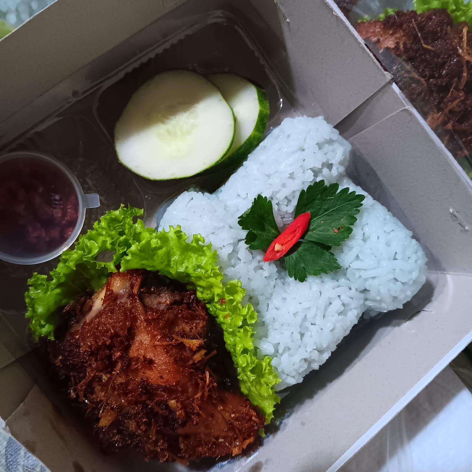 Nasi biru ayam rempah