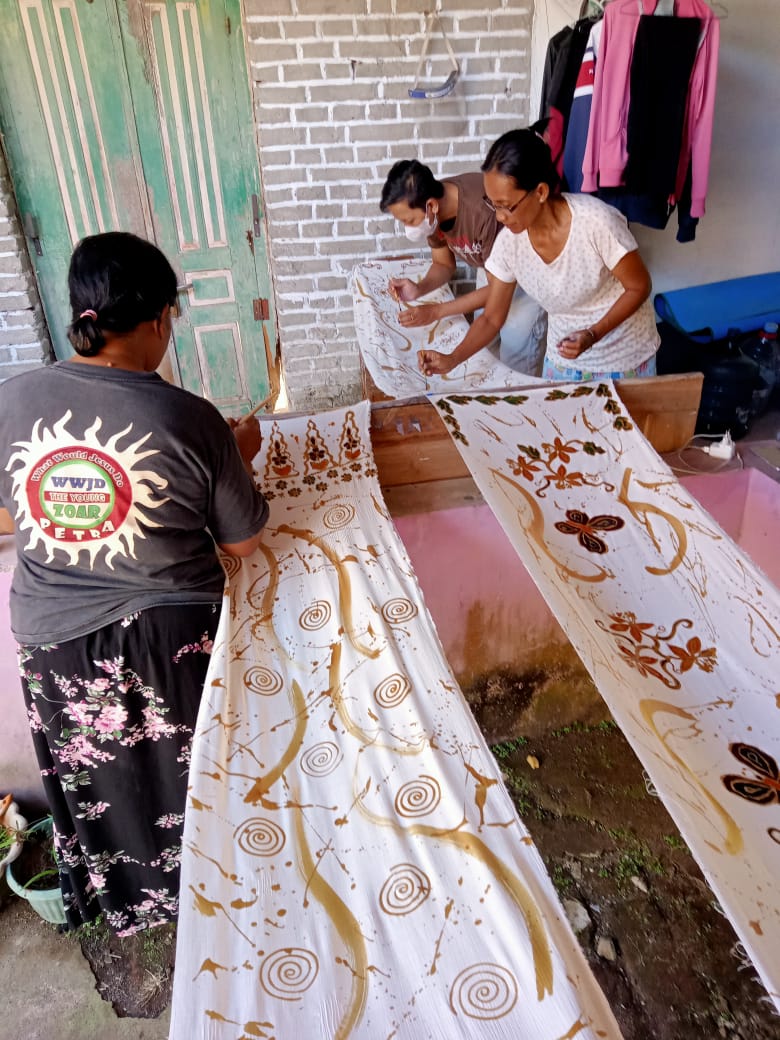 Foto Kain Batik Kontemporer