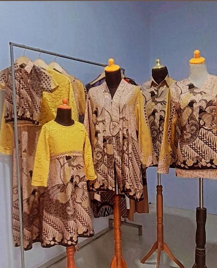 Foto jasa jahit baju pria