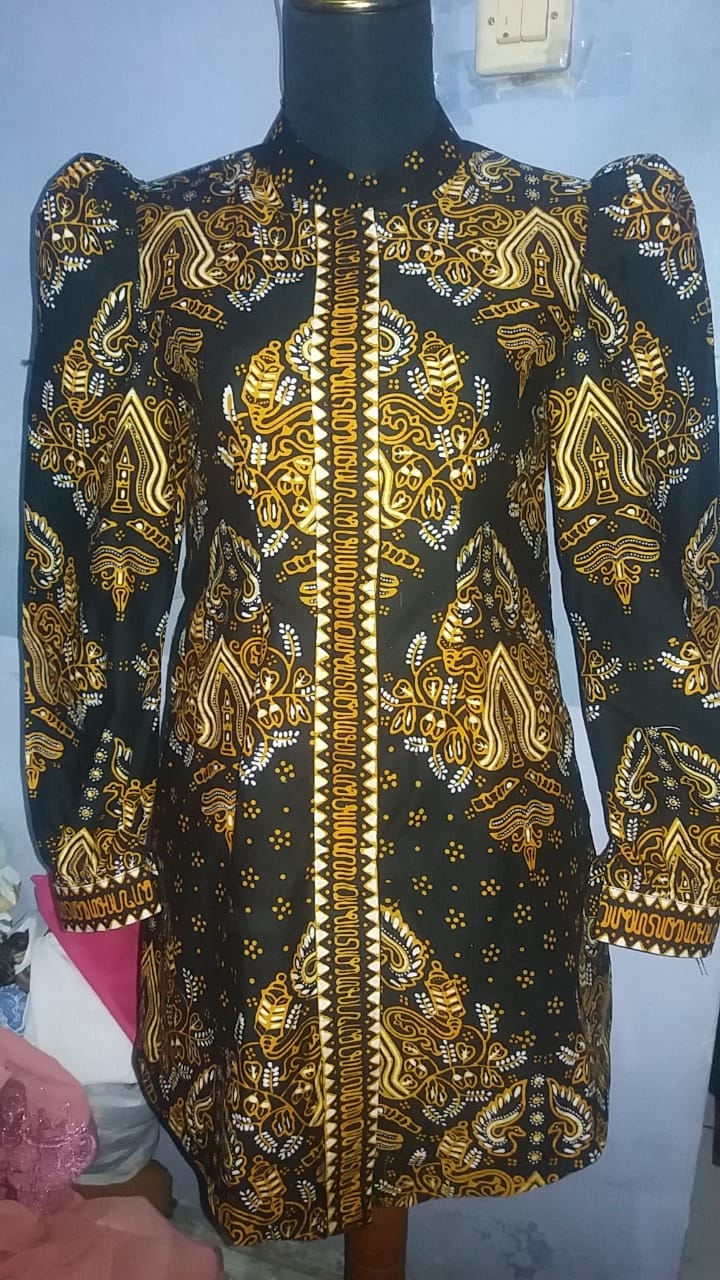 Atasan wanita